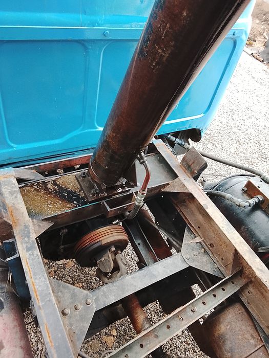 Zil sotiladi narxini kelishamiz