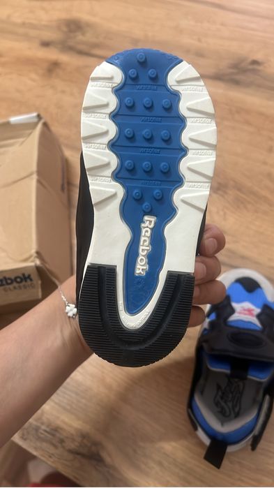 Reebok оригинал новые кроссовки 23,5