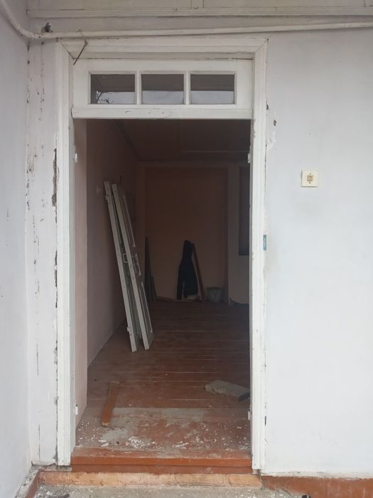 Taxta eshik romlar sotiladi