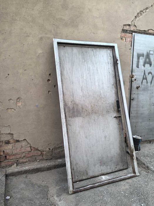 Продам дверь входную