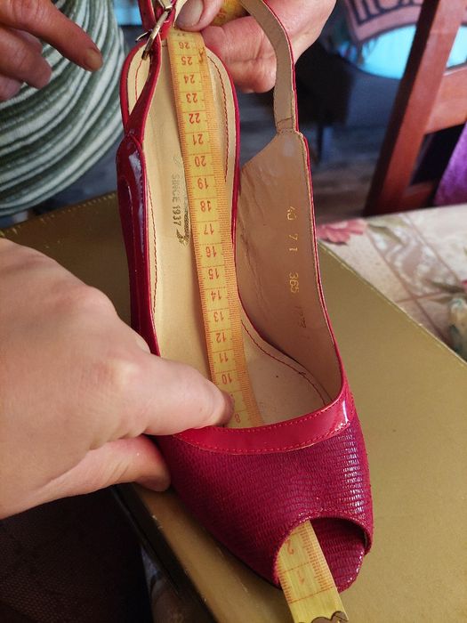 Vând Pantofi marca  Guban