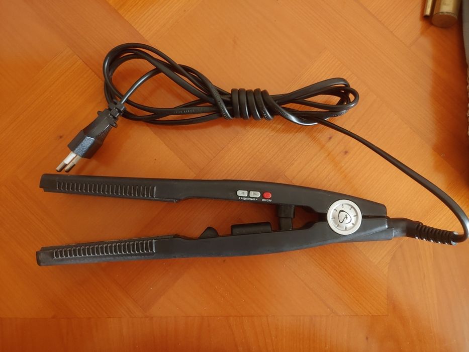 Утюжек (выпрямитель) для волос