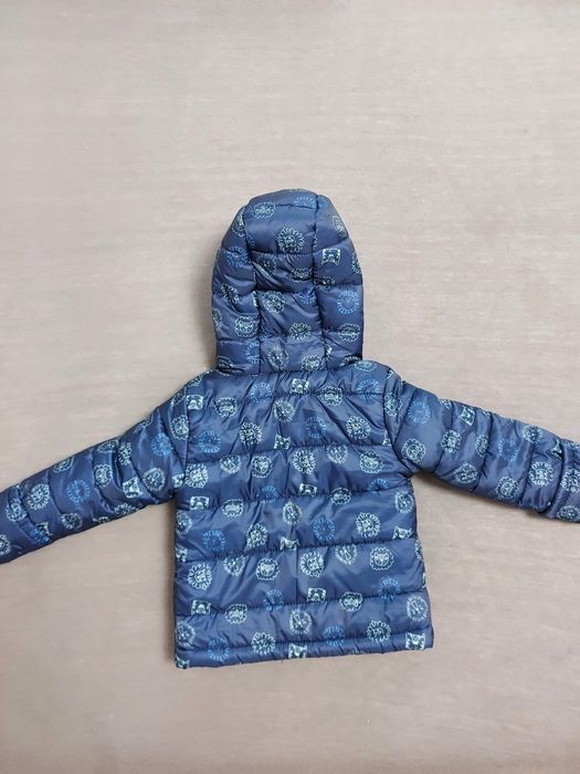 Vând geaca bebelusi în stare excelenta