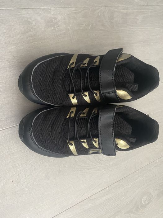 Adidasi Fila , mar 36, impecabili , incaltati doar de vreo 3 ori