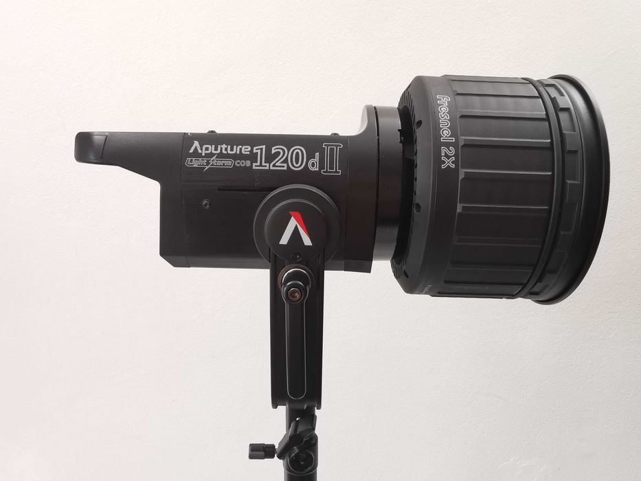 Aputure Fresnel 2X френелова леща (Spot) за осветления с Bowens монтаж