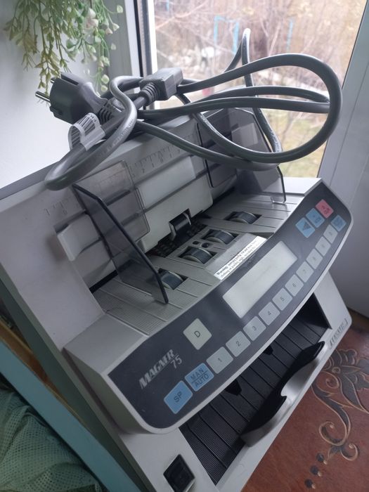 мультивалютные счетчики банкнот Magner 75