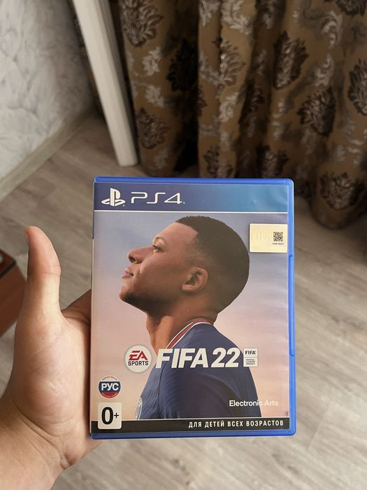 Продам PlayStation 4