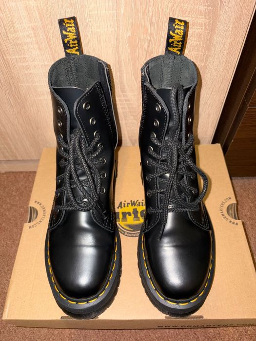 Cizme cu sireturi Dr Martens