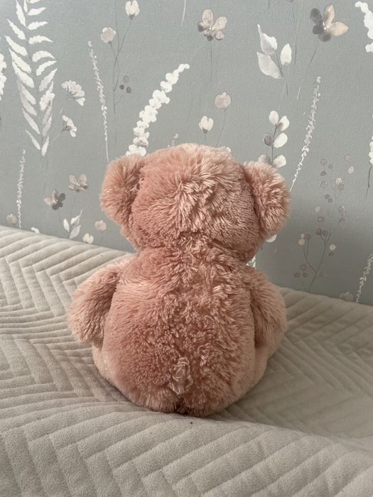 Розовая плюшевая мишка