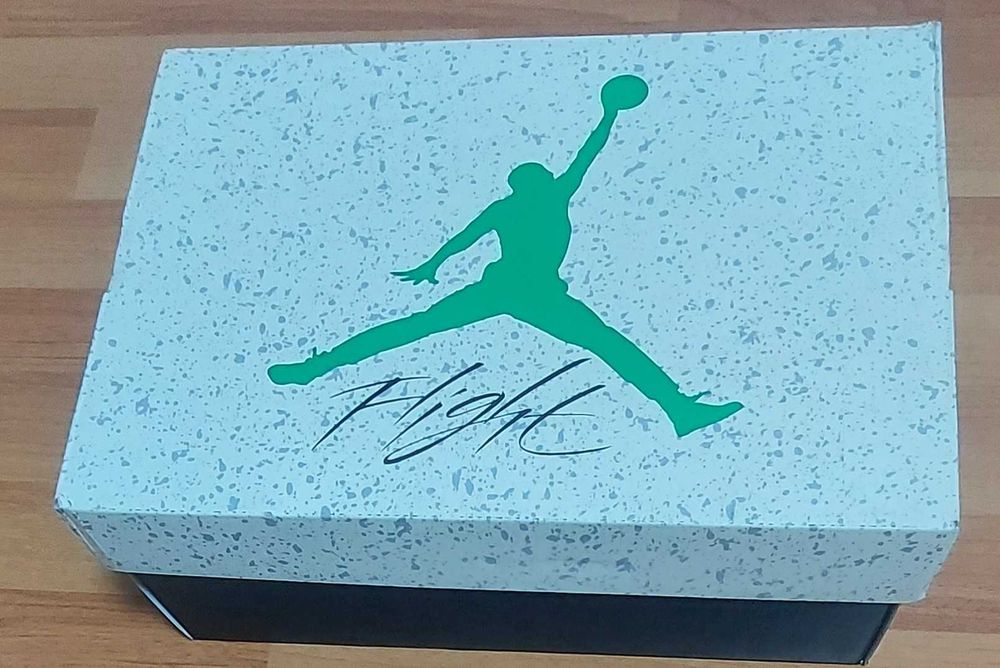 Женские кроссовки Air Jordan 4 RM