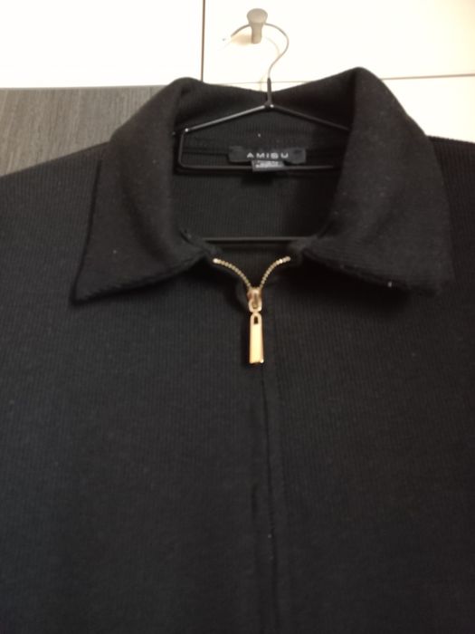 Къса Блуза с цип в черен цвят