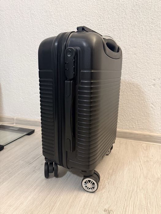 Куфар/suitcase чисто нов