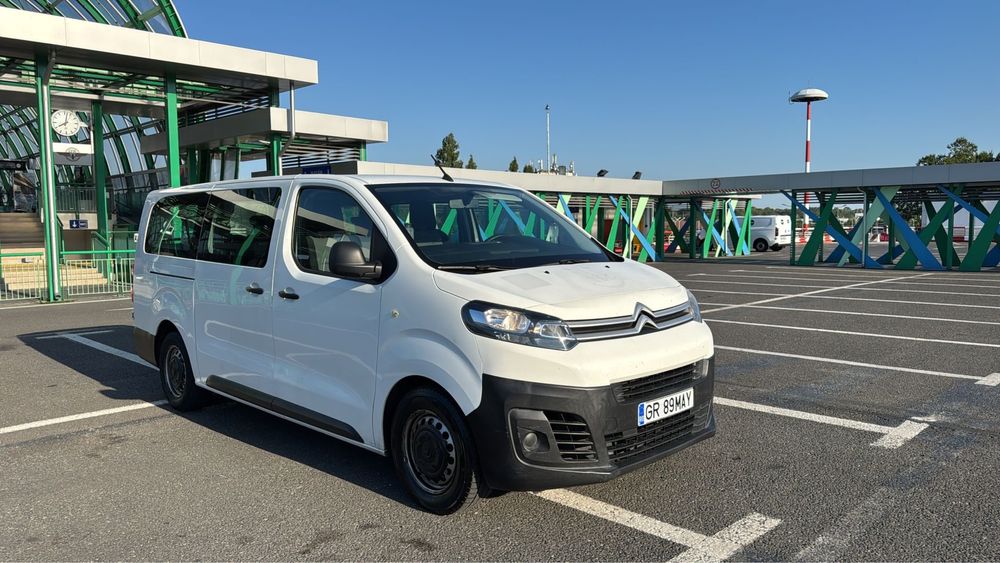 Inchiriere Auto Microbuz 8+1 (9) locuri renta a car Van