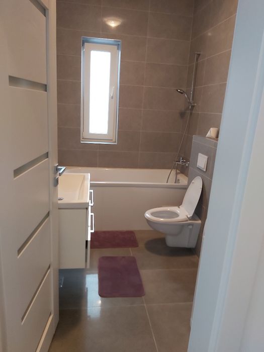 Închiriez apartament cu 2 camere