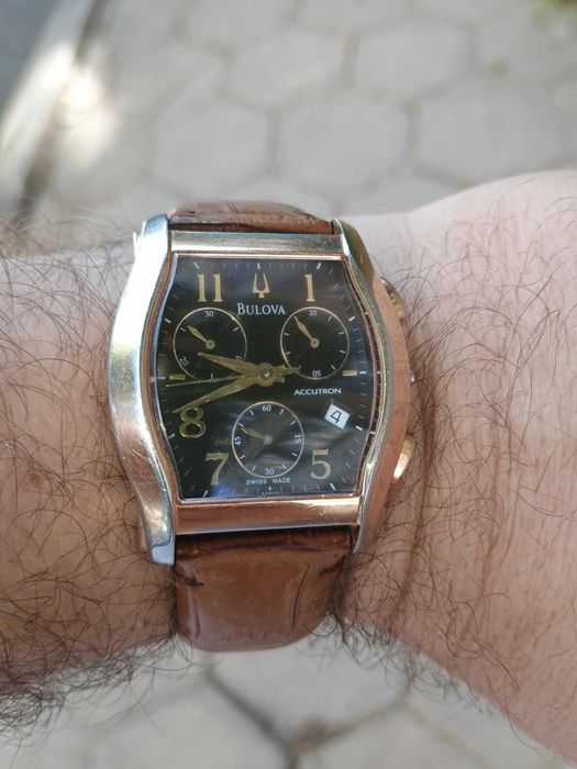 продавам часовник Bulova  - с розово златно покритие