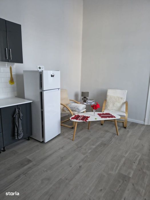 Apartament in zona centrala,finisat (cladire istorica ),mobilat,cu par