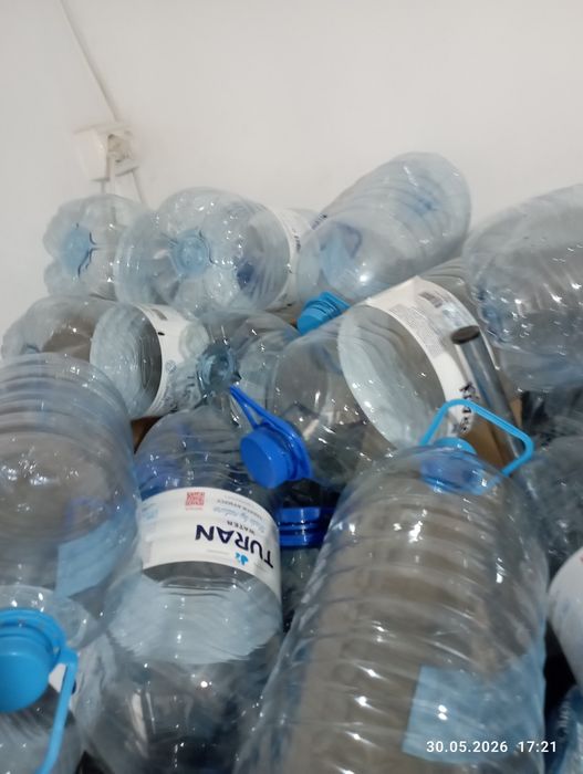 Продам Бутылки 5 литровые.