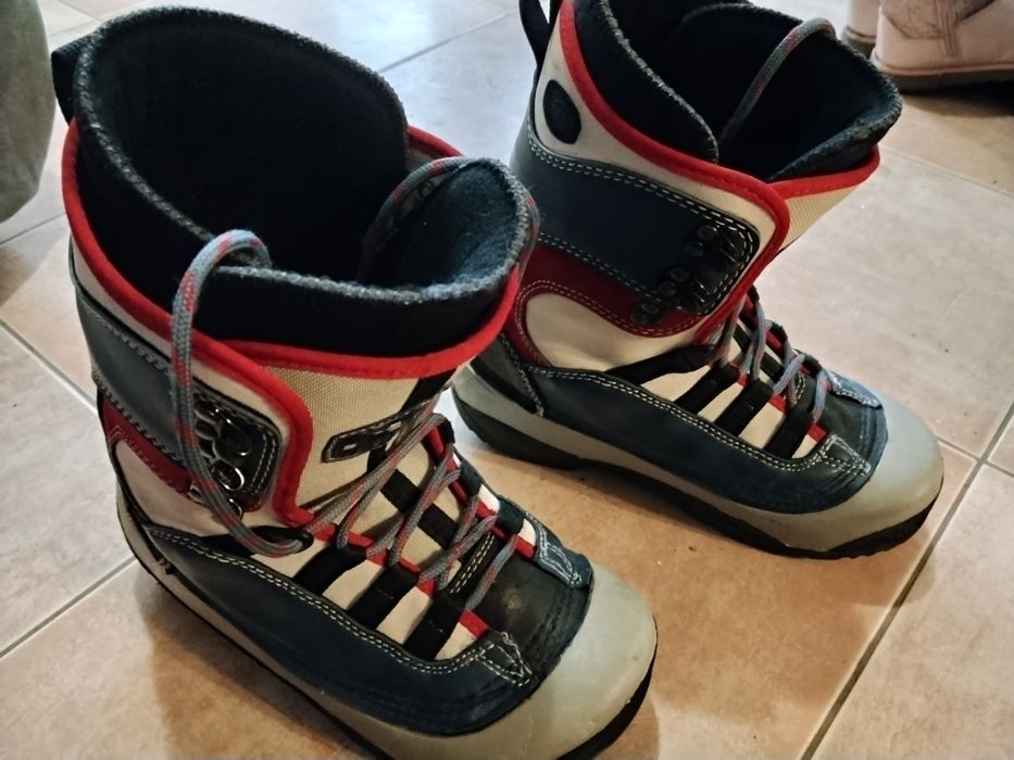 Vând boots snowboard mărime 34