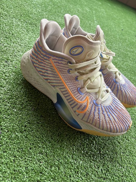 Баскетболни кецове