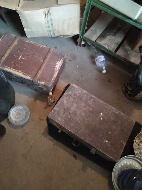 Продавам стари, легени, медни подноси и джезвета, кани, чаши, тави.