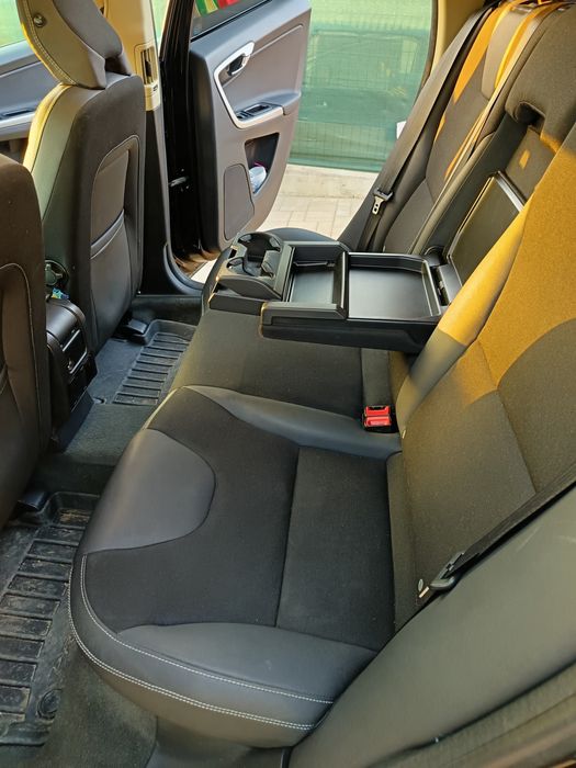 Vând Volvo XC60 2011