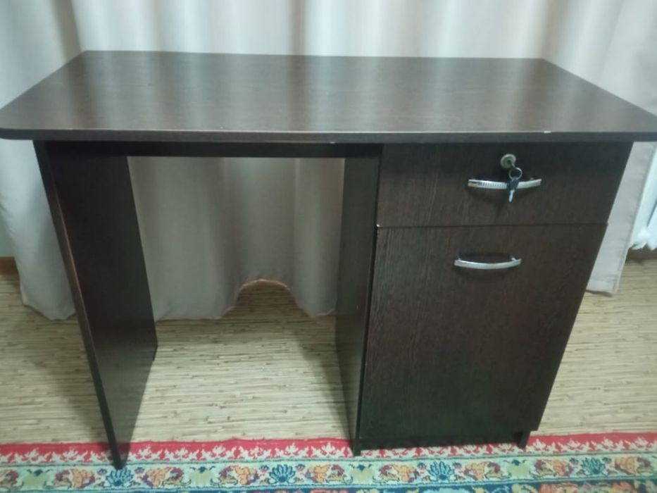 Продам письменный, компьтерный стол