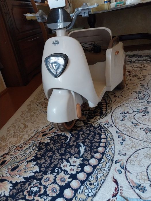 Детская машинка с зарядкой