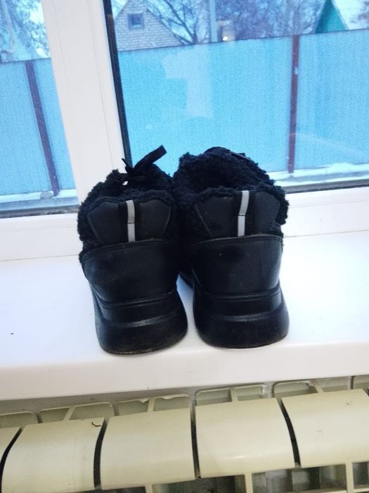 Продам обувь зимнию