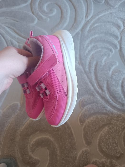 Продам Кроссовки,30 р