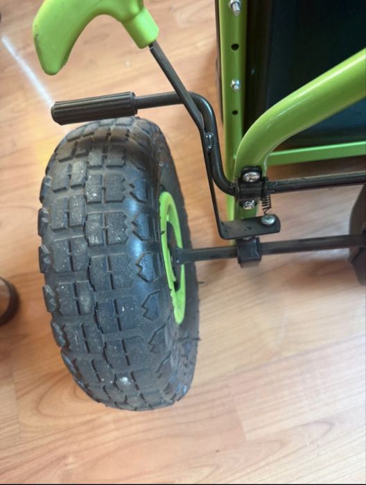 KART cu pedale pentru copiii