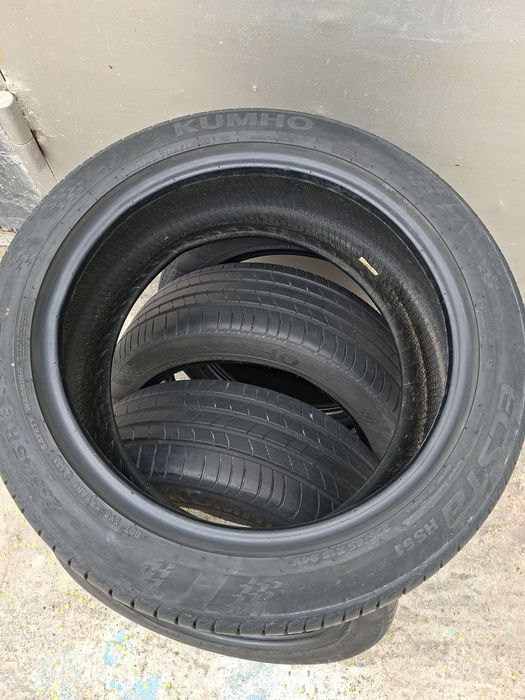 Продам шины 235/45/18 кумхо экстра