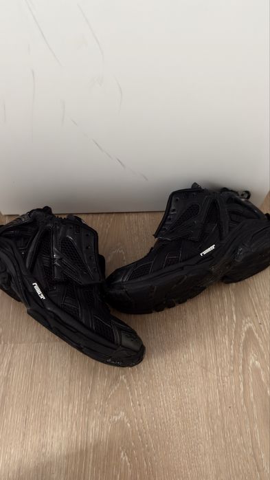 balenciaga runner