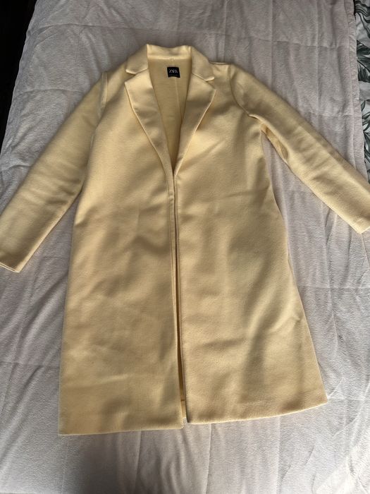 Пролетно жълто палто Зара