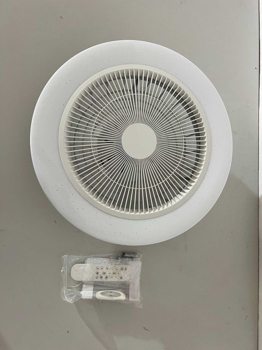 AHXIAOZN Plafonieră LED RGB cu ventilator de tavan, dimabilă, telecomandă și control prin aplicație