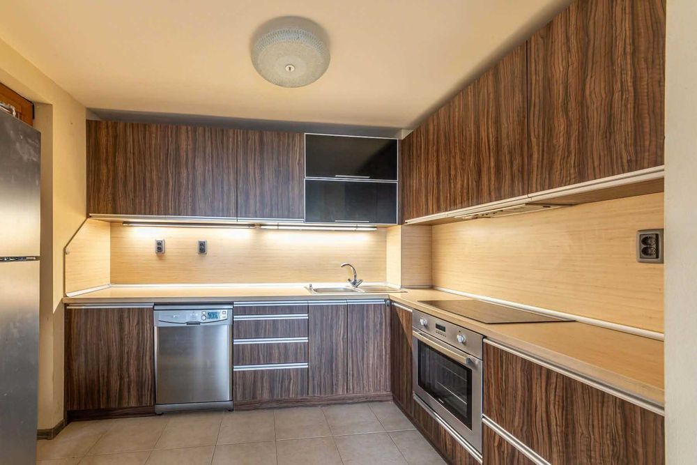 Дава се под наем Тристаен апартамент в Варна, Бриз - 130 кв.м за 897.6 € - Снимка #3