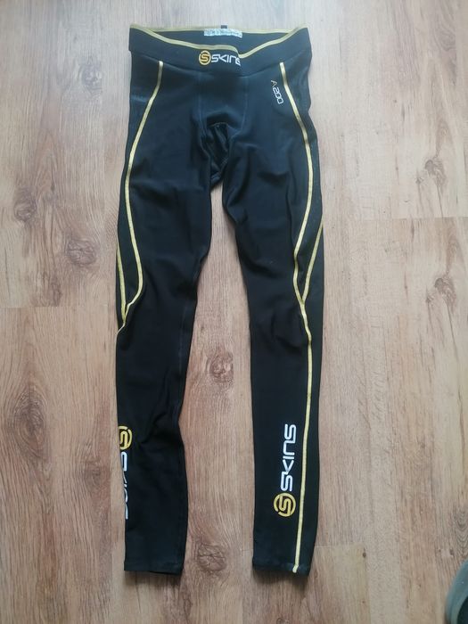 Egari colanti Skins compresie + cadou manecute Skins mma ufc k1 alergare trail running cros