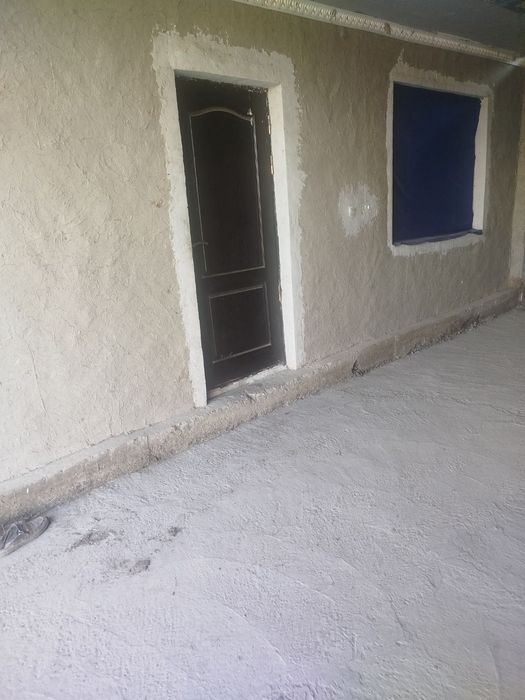 Uy sotiladi 2 uy bir dahliz navbahor dacha