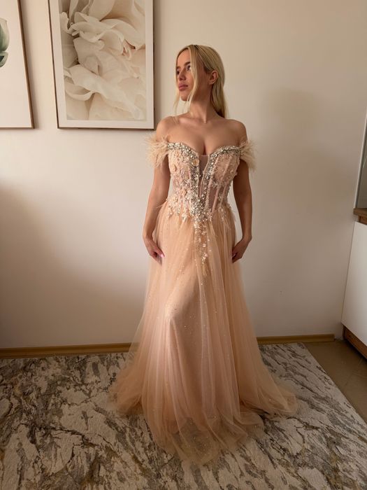 Елегантна абитуриентска рокля