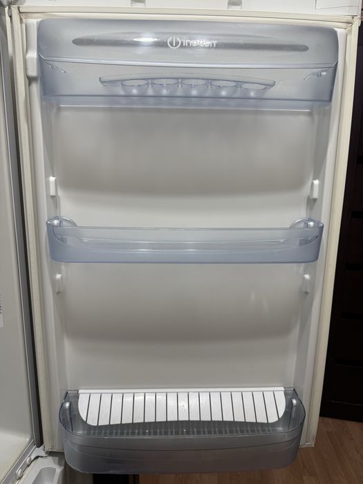 Продаю холодильник INDESIT
