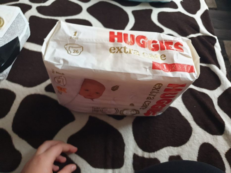 Huggies Nr. 1 (3 baxuri) și Nr. 2 (un bax).Bonus câteva scutece ramase
