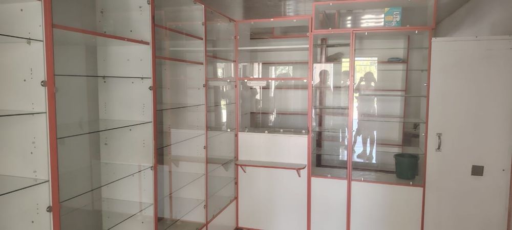 Аптечные стеллажи продам