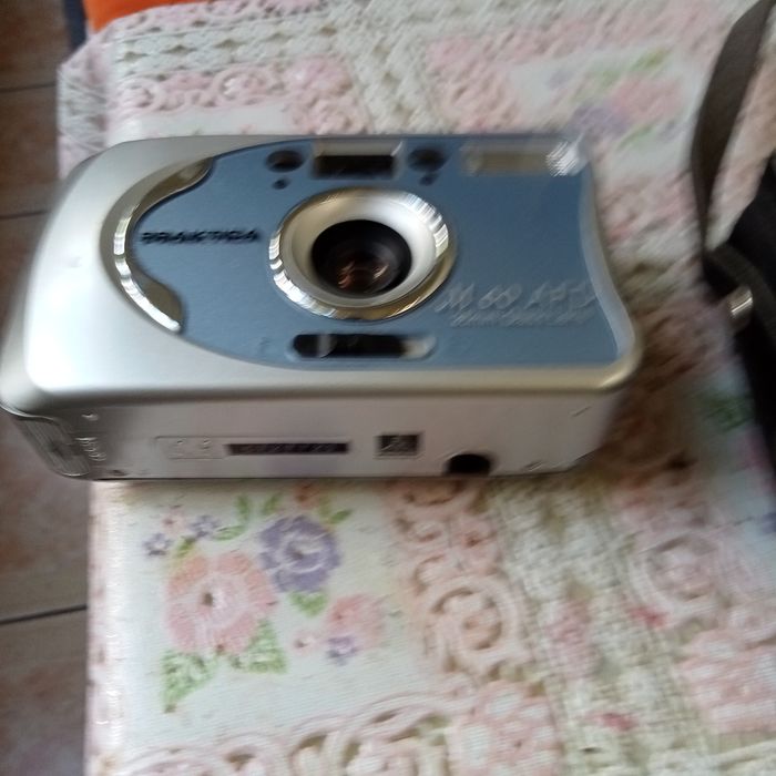 Aparat foto Cmena 8 m și Practică m 60