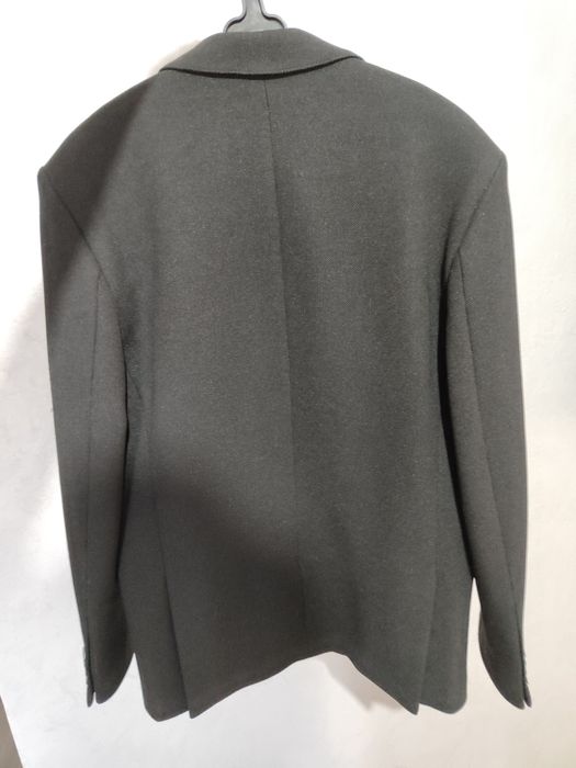 Мужской черный пиджак