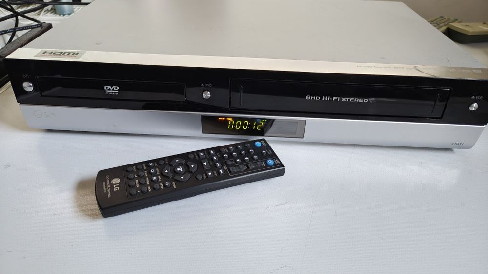 Combo LG video VHS și DVD cu HDMI