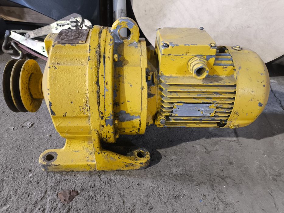 Электродвигатель с редуктором и прочие