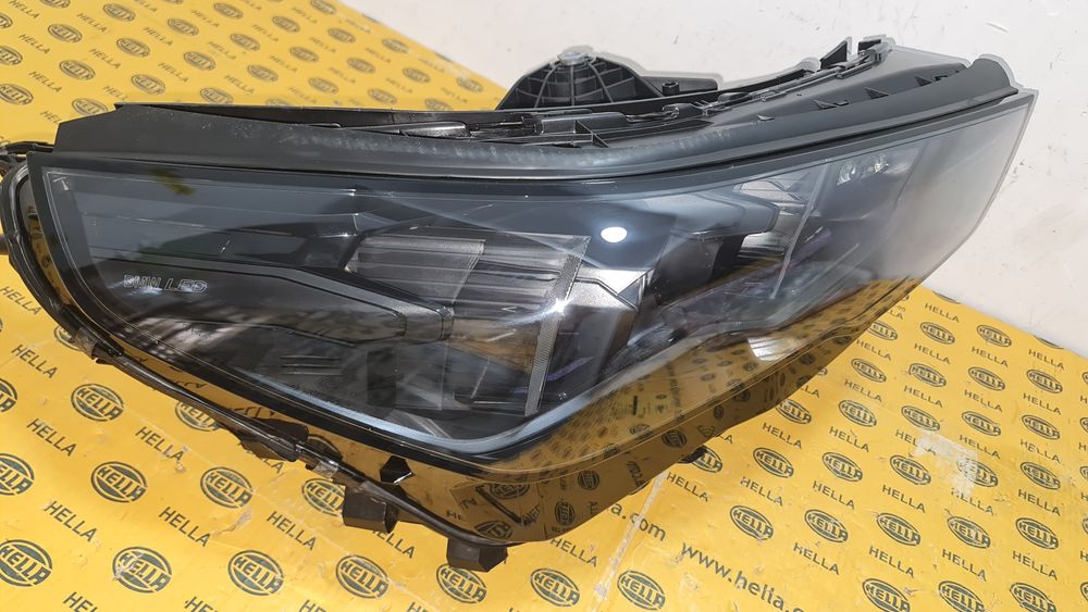 Far dreapta full led adaptiv blue shaddow line BMW 5 G60 G61 5A798D8