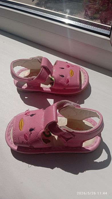 Продам летние сандали. Размер 19. Цена-3000.