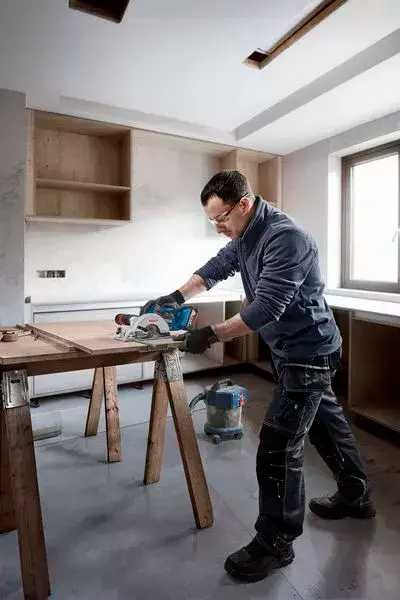 Акумулаторен ръчен циркуляр Bosch 18V GKS 18V-51 ,140 mm , без батерии и зарядно