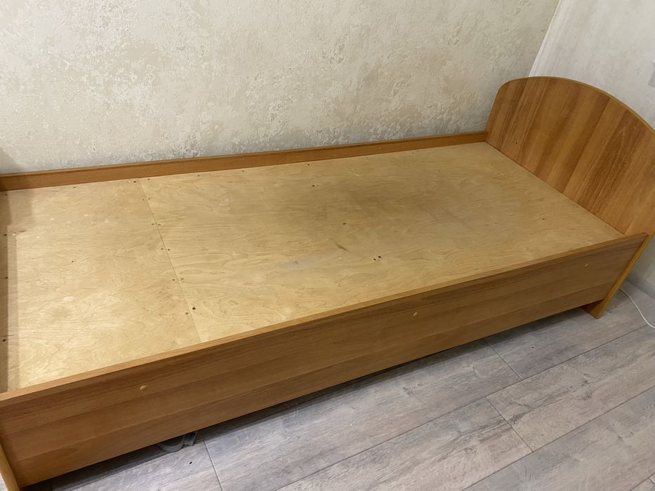 Продам кровать с матрасом