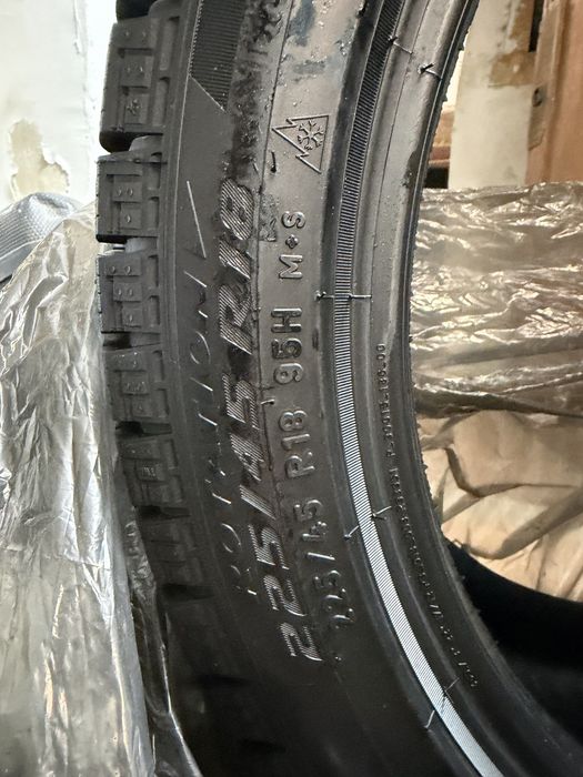 Продам шины Pirelli 225/45/18